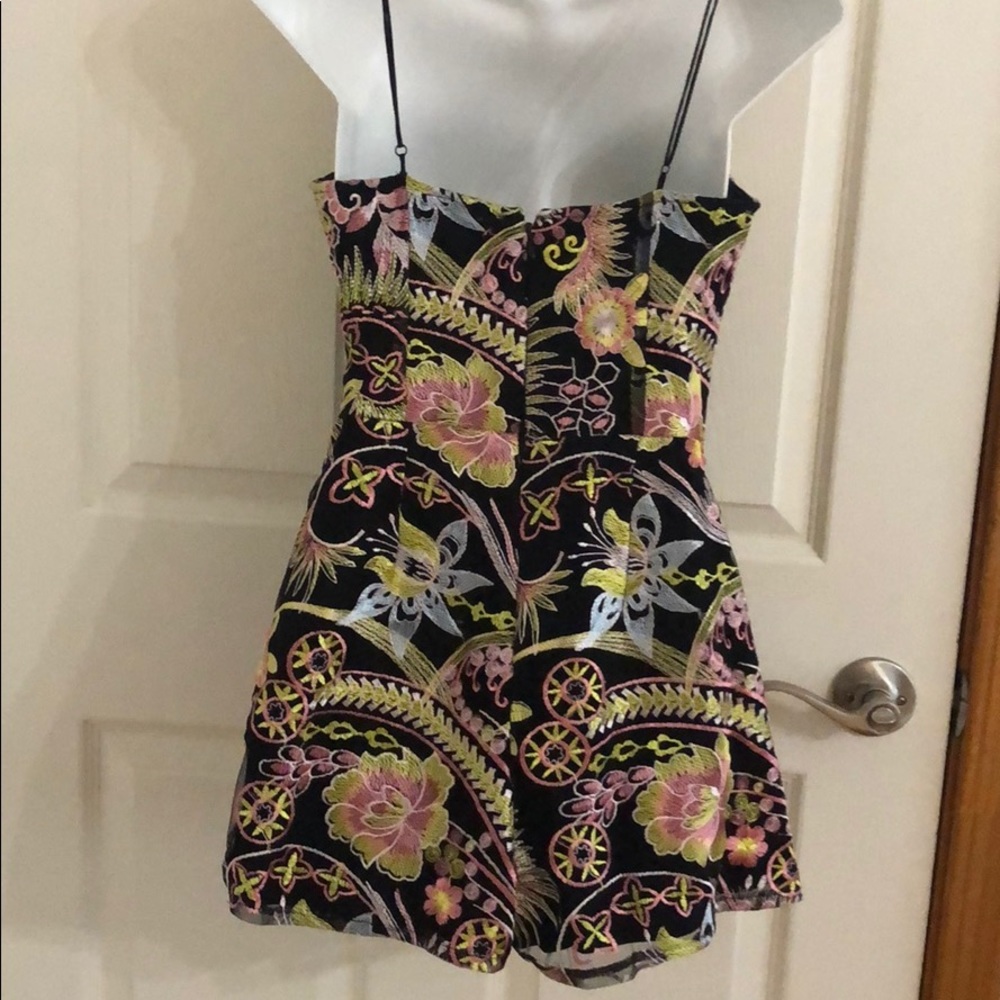 Beautiful guess embroidery jumpsuit - Picture 2 of 5